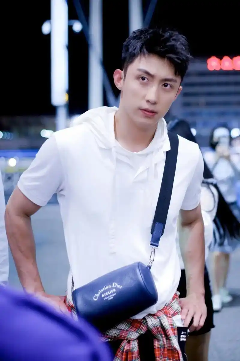 黄景瑜壁纸|你就站在原地安稳的被我喜欢就好