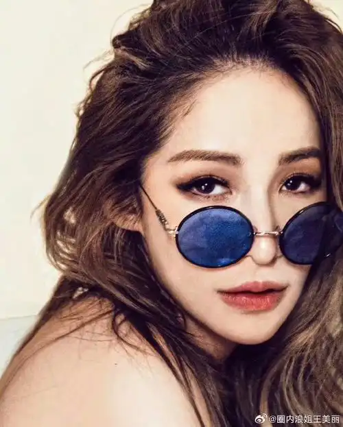 萧亚轩回归首秀连唱四首歌