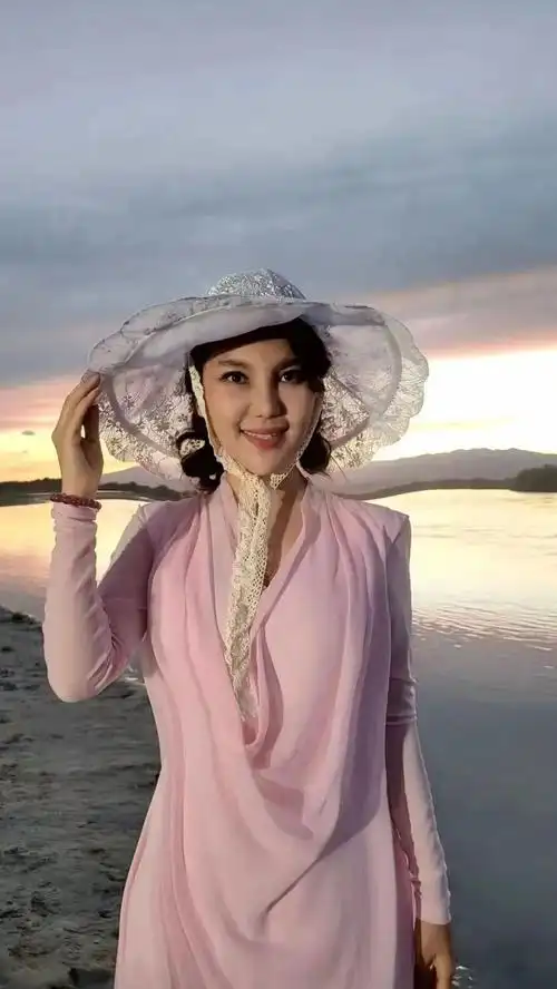 新歌唱新疆丨乌兰图雅深情演唱《流淌的伊犁河》