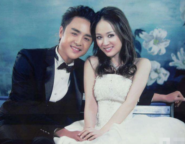 小孩子相处会露出那么童真的一面了,当了爸爸挡不住的兴奋,据悉王婷萱