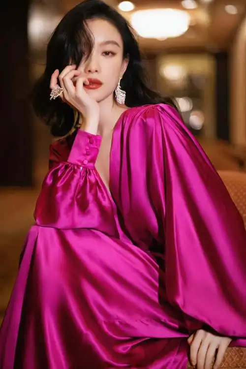 女明星出席活动的礼服造型各个惊艳美丽