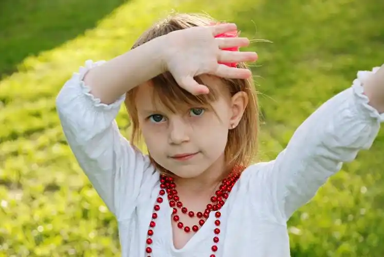 快乐玩耍开心的小姑娘图片 小女孩,可爱儿童,人物表情,小姑娘