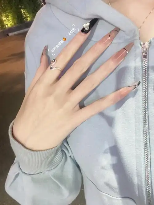 找到手指纤长的秘密了