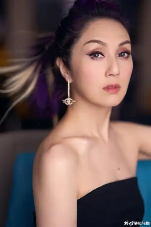 演唱感觉仍像最初#杨千嬅说每次上台演唱感觉仍像最初,出道28週年快樂