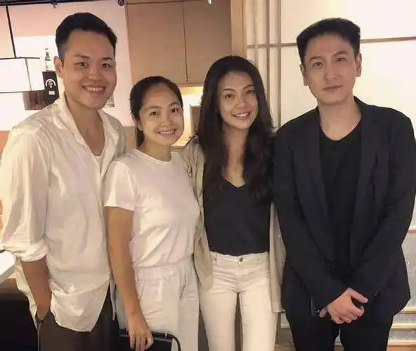 有钱有颜的他便成为了万千少女们心目中的"白马王子".