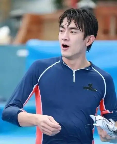 连瘦到标准体重线下的赵丽颖都算胖的话,那一般人又都是什么?