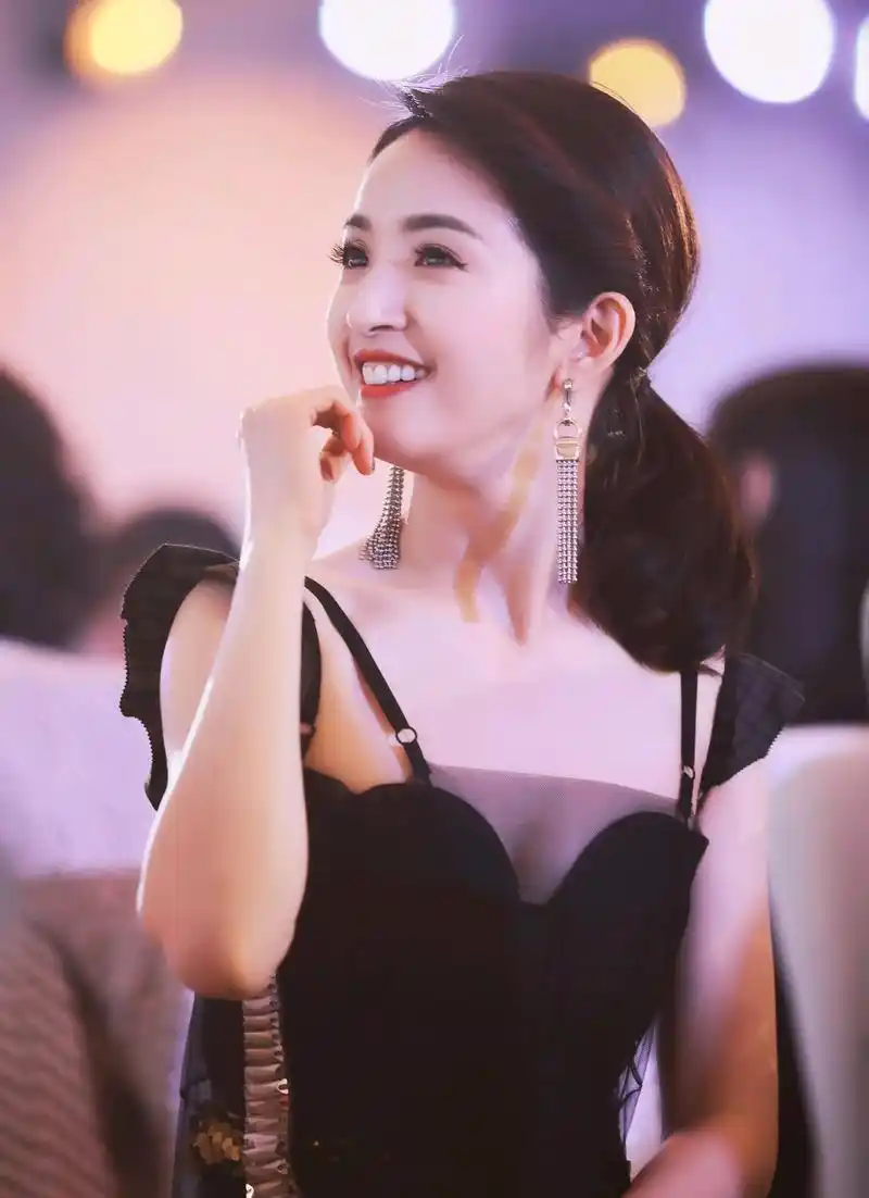 精美图集|林依晨,甜美可爱的女演员