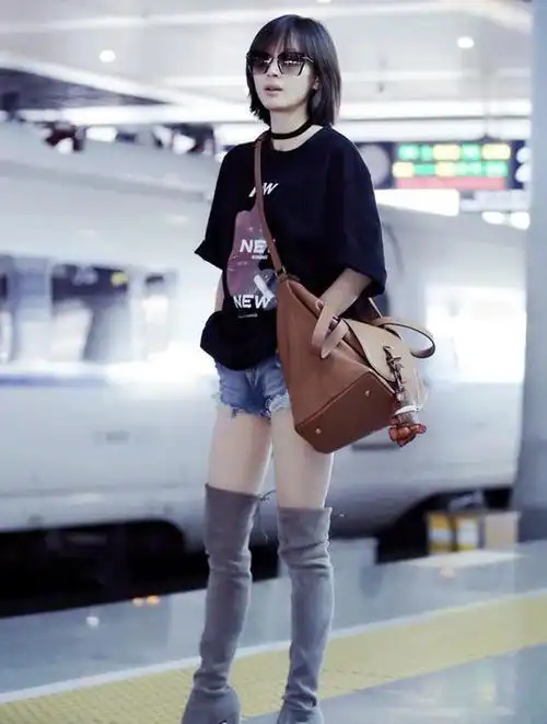 夏天也流行穿长筒靴今年明星都这样来搭时髦显瘦又舒适