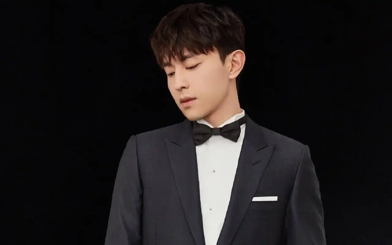 邓伦优雅帅气写真图片桌面壁纸