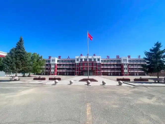 和林二中创建文明校园纪实