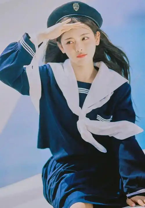 杨超越去年的深蓝水手服写真_少女_轮廓_白色