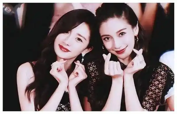 杨幂为刘诗诗庆生,曝姐妹情深,唐嫣杨颖渐行渐远.