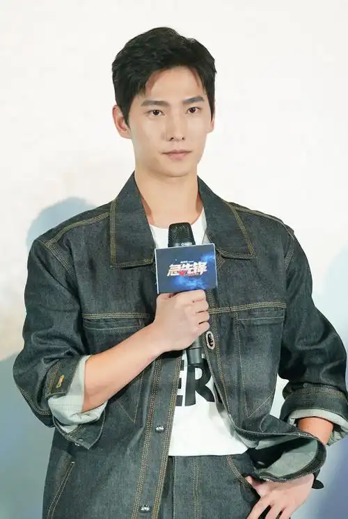 《急先锋》杨洋称合作成龙圆梦了 拒绝再和艾伦拍吻戏