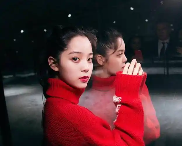 欧阳娜娜新造型美炸天却因发际线被网友担心太秃太靠后