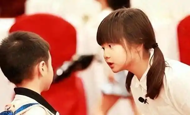 黄磊一家人设崩塌,"美好"人设的遮羞布被撕开