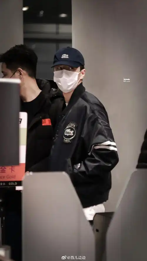 王一博机场##王一博 lacoste##王一博巴黎时装周