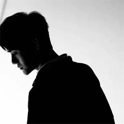 感的成熟稳重男头图片 高级优质小众独特的微信男头_男生头像_美头网