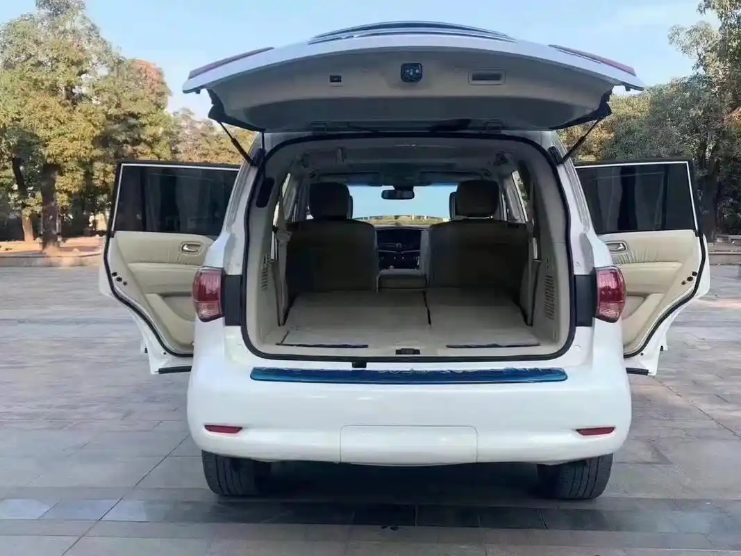 15年英菲尼迪qx56全款13.8万,日系豪华suv最奢华的车型