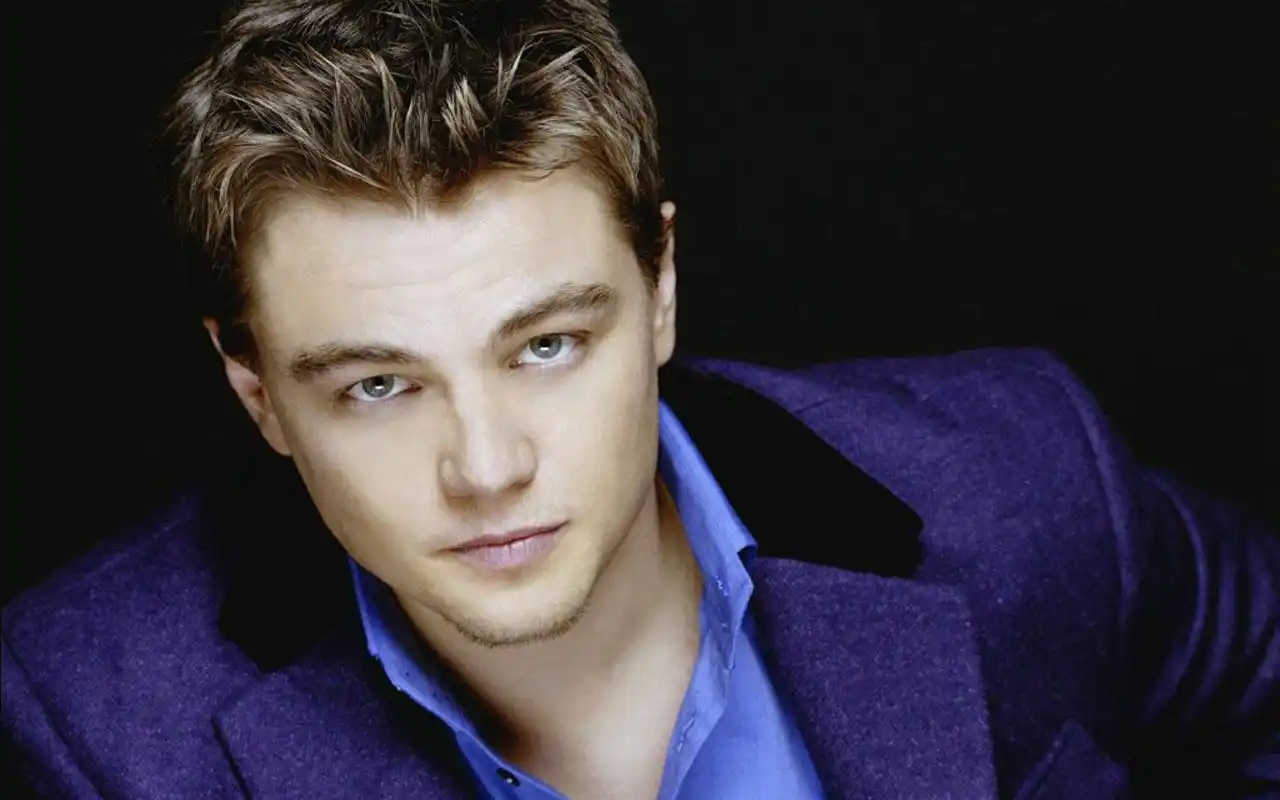 展开全部 是他吗?莱昂纳多.如果是,请采纳