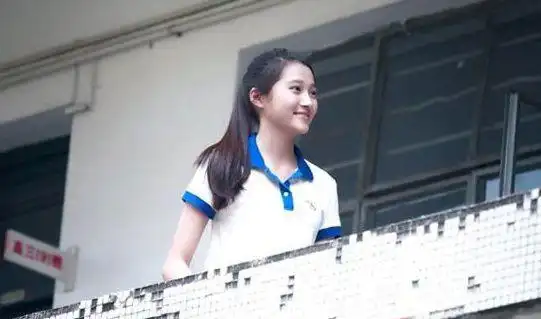 恋爱影响学业关晓彤延期毕业再添实锤16级毕业留念册没有她