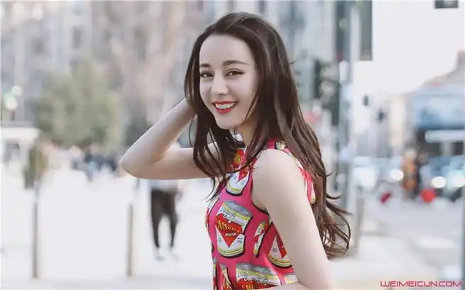 迪丽热巴承认抽烟 迪丽热巴抽烟照曝光真的好性感