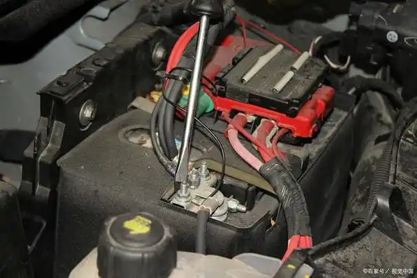 4个电瓶有一个坏了怎么修