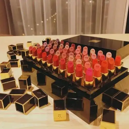 吴昕何穗收到一堆大牌口红,内心受到暴击!好想集齐口红色号!