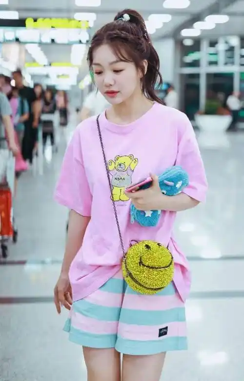 徐梦洁是甜甜本人吧穿粉t恤搭雪糕裤出街女生都要心动