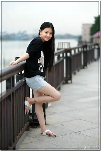 初中校花14岁小怡