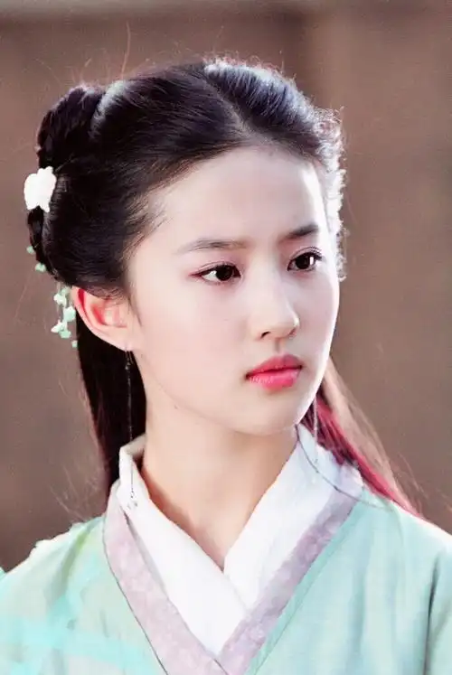 对于赵灵儿的期盼值也很高,这个角色可以说是赵灵儿与刘亦菲相互成就