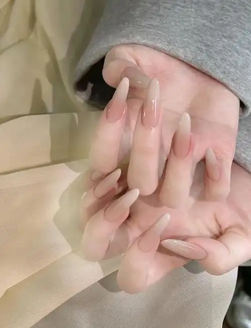 100 款显白显嫩夏日美甲!一口气挑到爽!