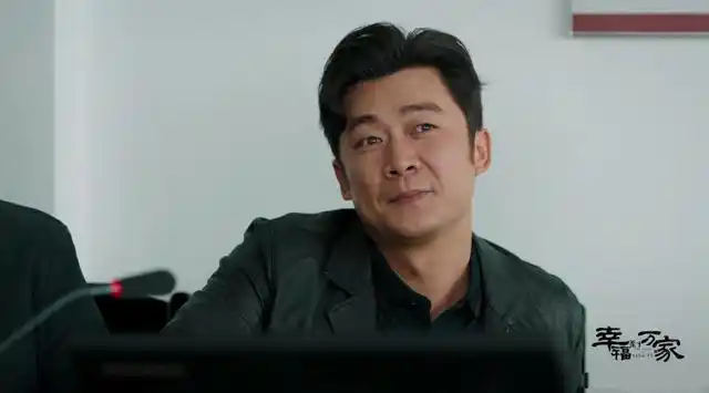 电视剧《幸福到万家》中曹征饰演的万传家妥妥的是一个恶霸了,如果不