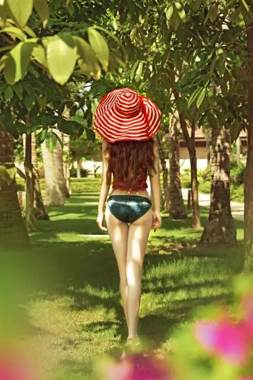 邱璐璠火红热辣写真