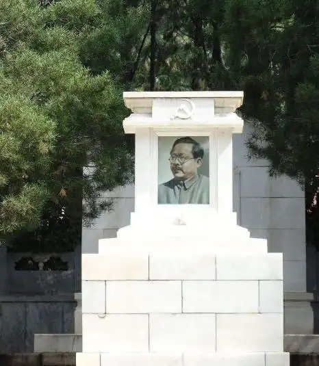 八宝山是一个神圣的地方有什么来历为什么名人烈士要在这里安葬呢