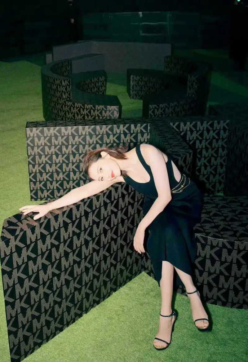 高圆圆大长腿美女jio性感风骚