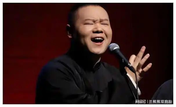 有网友发表了自己的看法:"岳云鹏以前每次春晚都能给我们带来意想不到