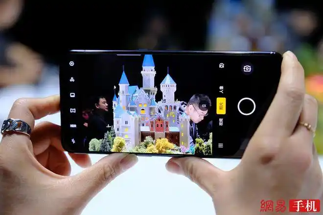 oppo reno 10倍变焦版的长焦镜头实际上是六倍光学变焦来着