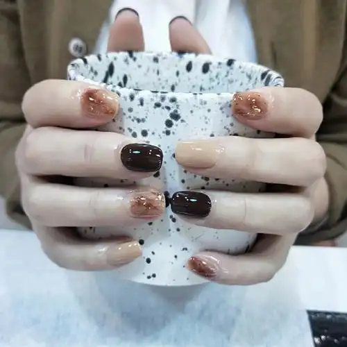 秋冬奶茶色咖啡色晕染美甲