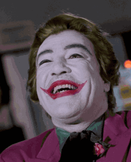 然后被身后的安全带扯住…为了逗大家笑,从高处摔下来看小丑站在叠得