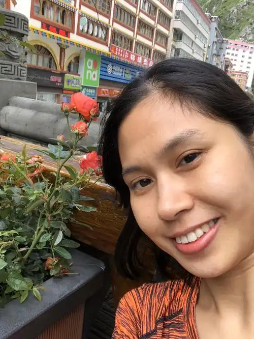 来两张普通的生活照