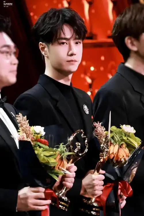 王一博大鹏张吃鱼微博年度突破电影人