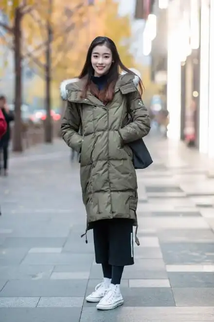 冬日成都街拍:再厚的棉衣也抵挡不住美女小姐姐的气质