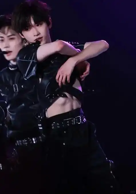 时代少年团 腹肌照 绝绝子 养成系马嘉祺 丁程鑫 宋亚轩 刘耀文