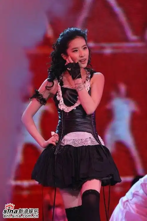图文:金鹰节开幕式晚会--刘亦菲歌舞《心悸》