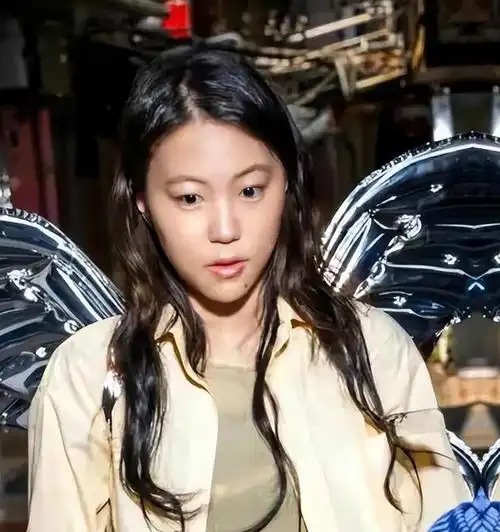 真假?27岁窦靖童疑父女恋,男方蓬头垢面大肚腩,网友:都怨王菲