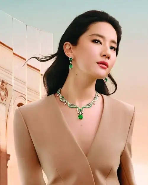 刘亦菲安妮海瑟薇赞达亚同框##刘亦菲宝格丽全球品牌代言人