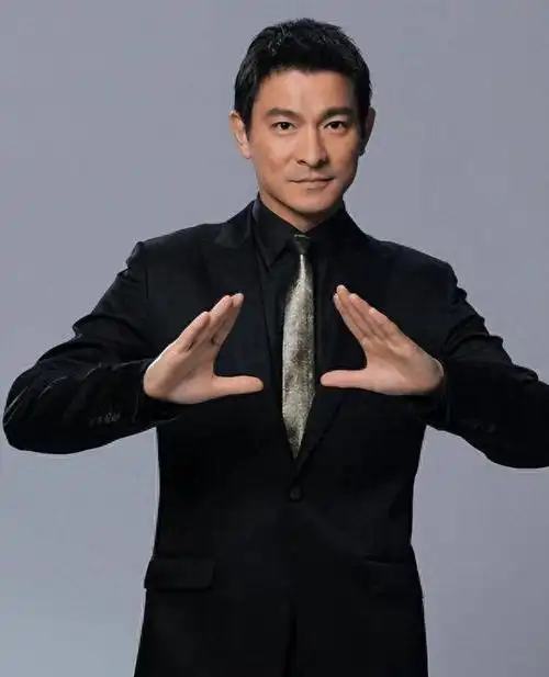 刘德华高调庆生,半个香港娱乐圈到场祝贺,上百张妻女照片被曝