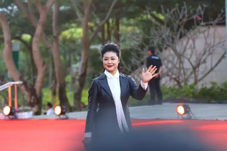 赵本山小姨子于月仙晒近照,年近50皮肤状态像少女