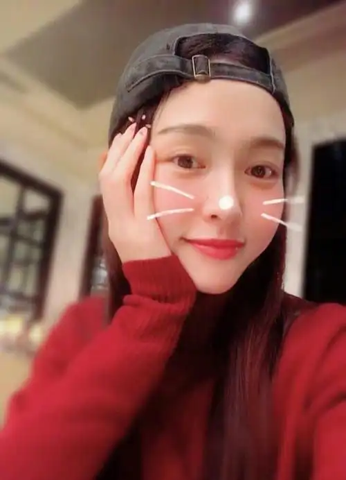 唐嫣生日罕见晒素颜自拍,变化有点大让人认不出