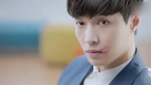 张艺兴完美镜头混剪,可是这嘴边的东西又是什么!吻痕?